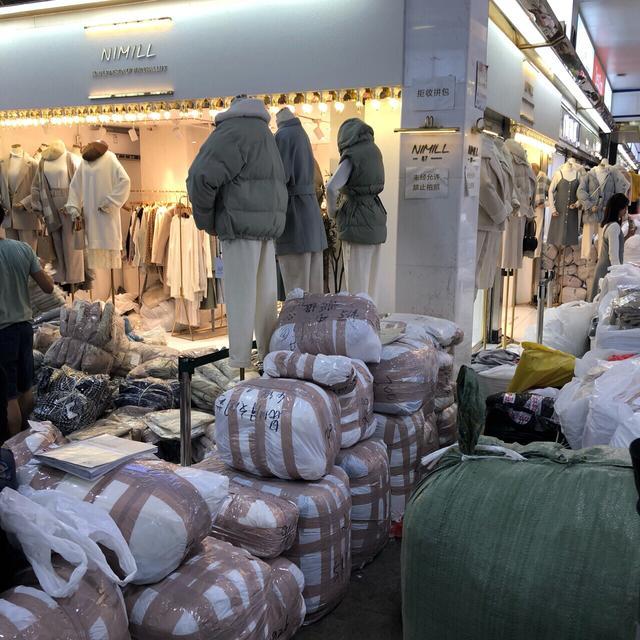 廣州服裝批發(fā)市場探秘 800元一麻袋的實惠與技巧